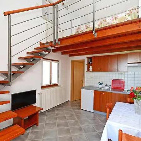 Apartments Mira Veleniki Exterior photo