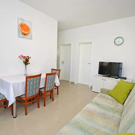 Apartments Mira Veleniki Exterior photo
