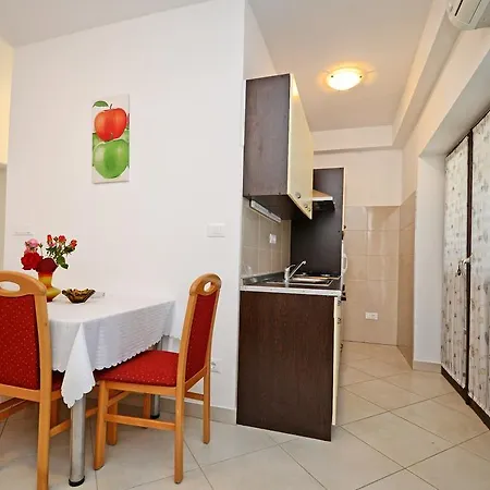 Apartments Mira Veleniki Exterior photo