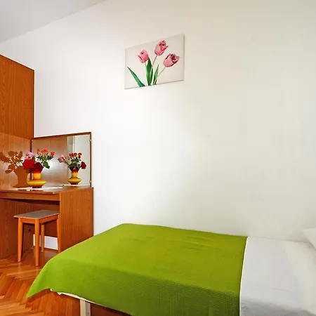 Apartments Mira Veleniki Exterior photo
