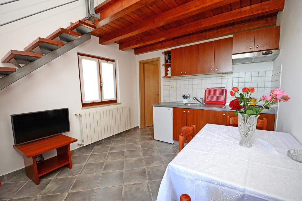 Apartment Mira Veleniki
