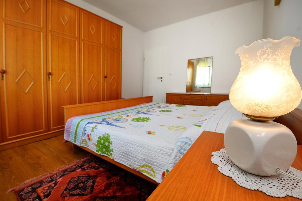 Apartment Mira Veleniki