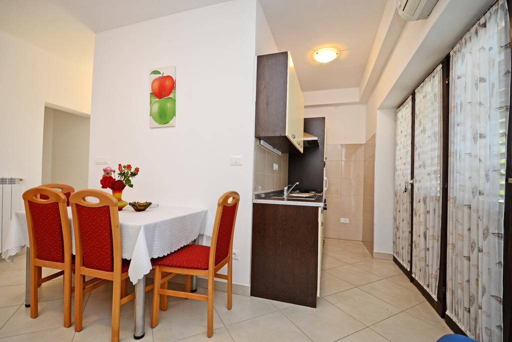 Apartment Mira Veleniki