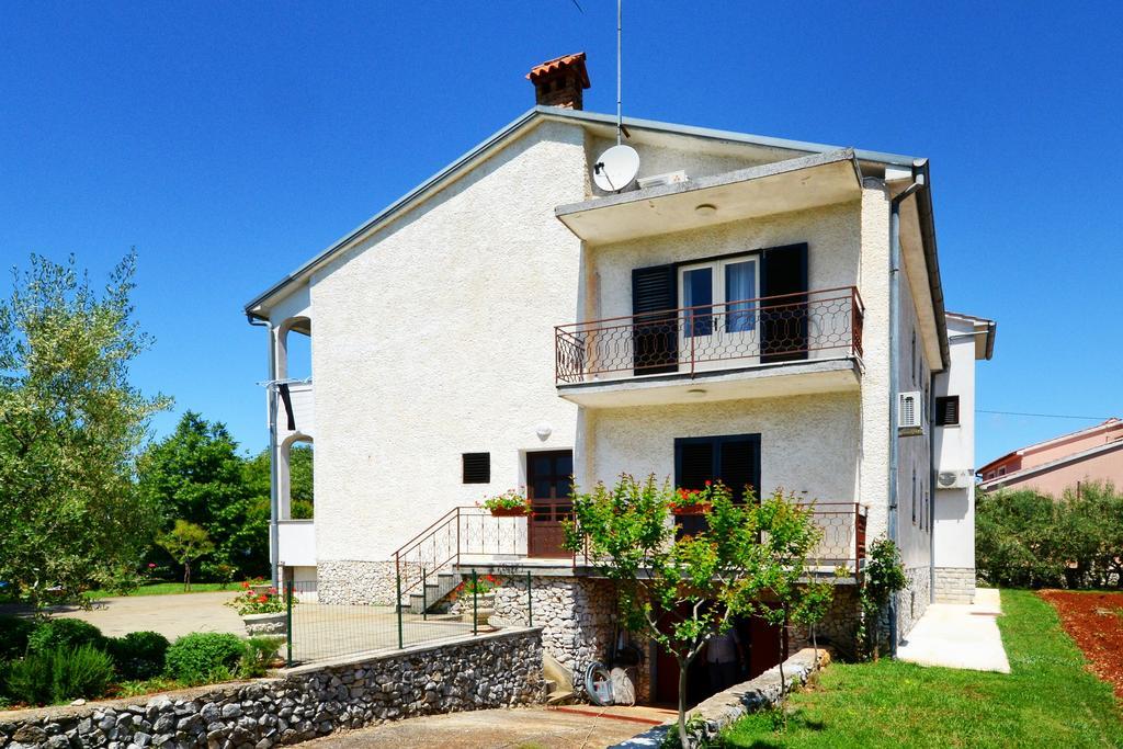 Apartment Mira Veleniki